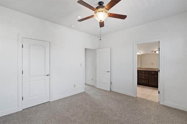 Building Photo - 8917 Villa Norte Dr