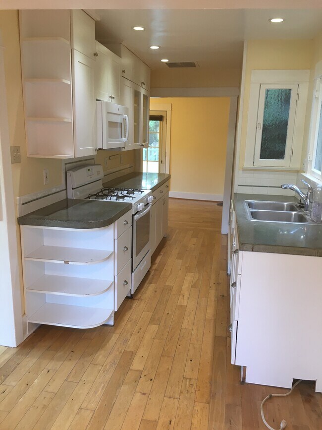 Galley kitchen - 1708 Upperton Ave