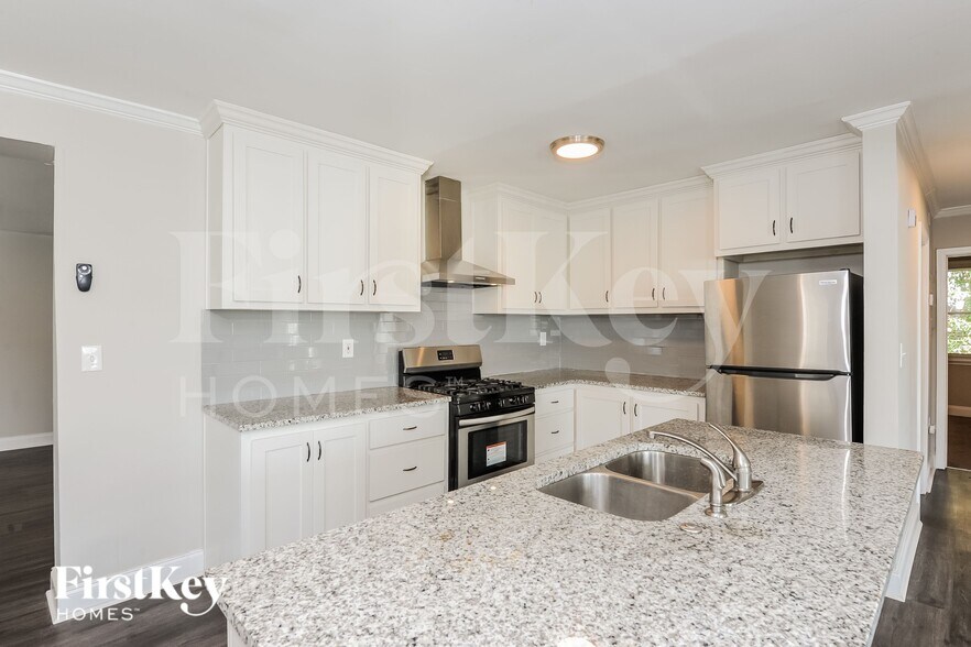 Building Photo - 1954 Wildwood Dr