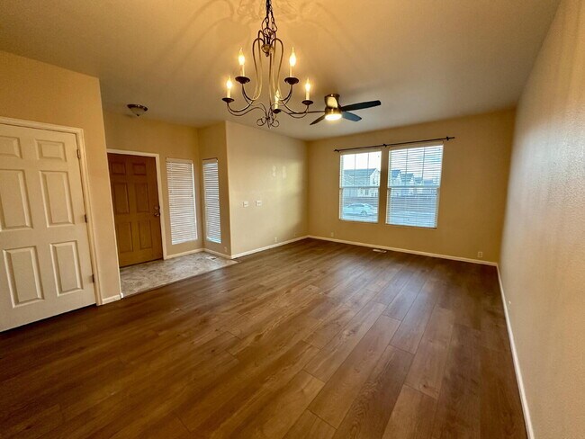 Building Photo - Stylish 2 bedroom Townhome end unit w/Loft 80923