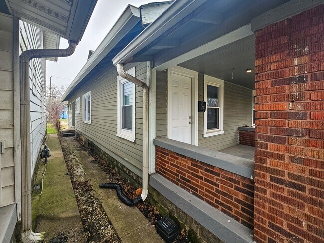 Building Photo - 712-712 N Bosart Ave