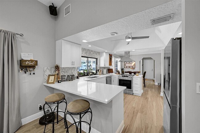 Building Photo - 8606 Arrowhead Dr