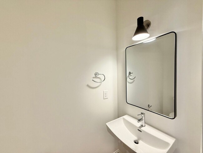 Building Photo - Newly Built 4BD, 3.5BA Northeast Raleigh Townhome in a Great Location