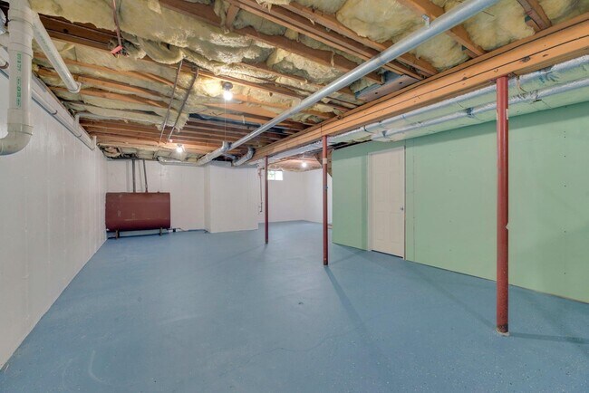 Building Photo - 2555 Youngs Ave