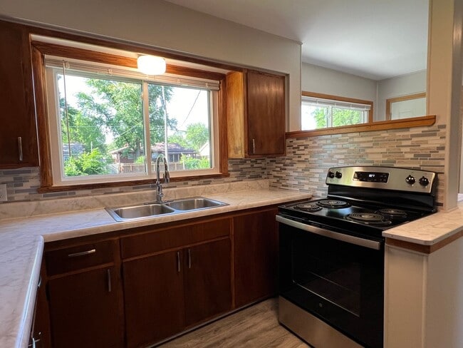 Building Photo - Newly Remodeled 3 Bed 1 Bath Home in Derby!!