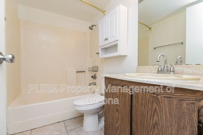 Building Photo - 616 S Hardy Dr