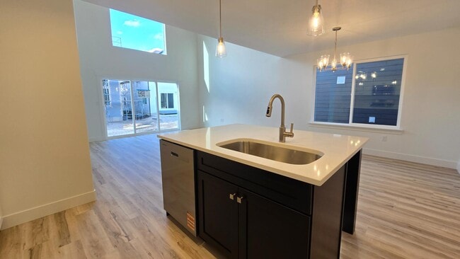 Building Photo - 1005 N 3620 W