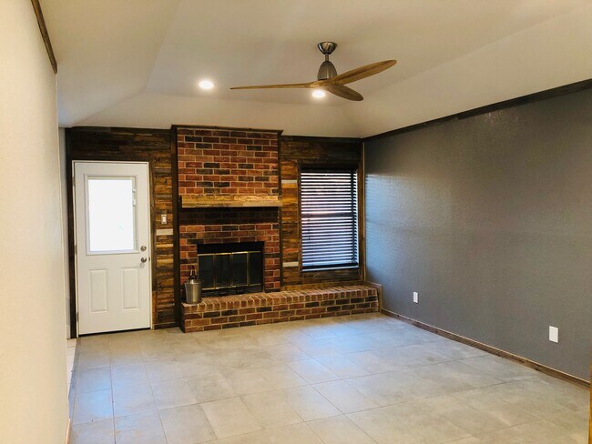 Building Photo - 5915 Cedar Ridge Dr