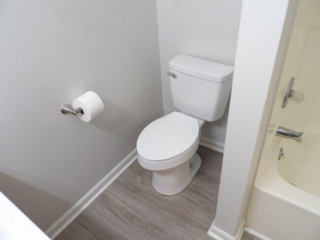 Building Photo - 114 Potomac Ct