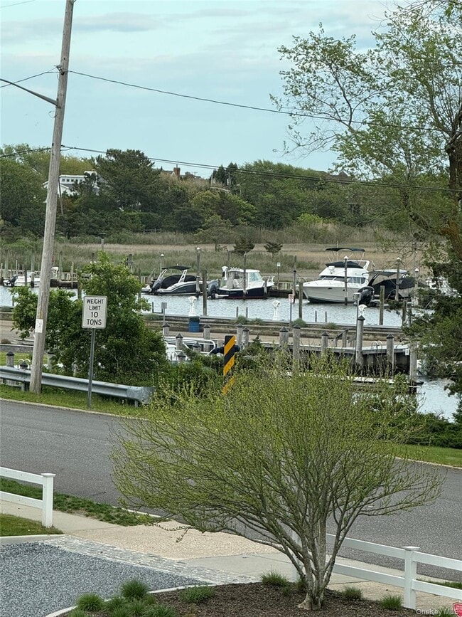 Building Photo - 3041 Mitchell Rd