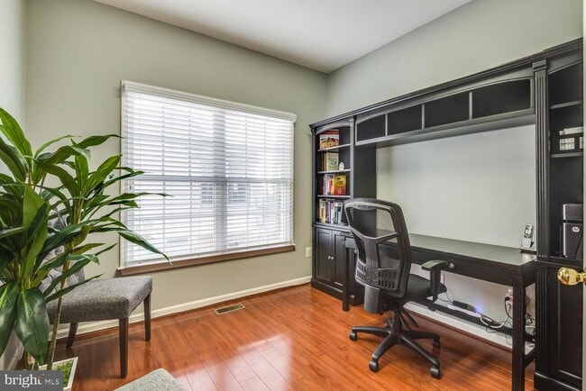 Building Photo - 10857 Hunter Gate Way
