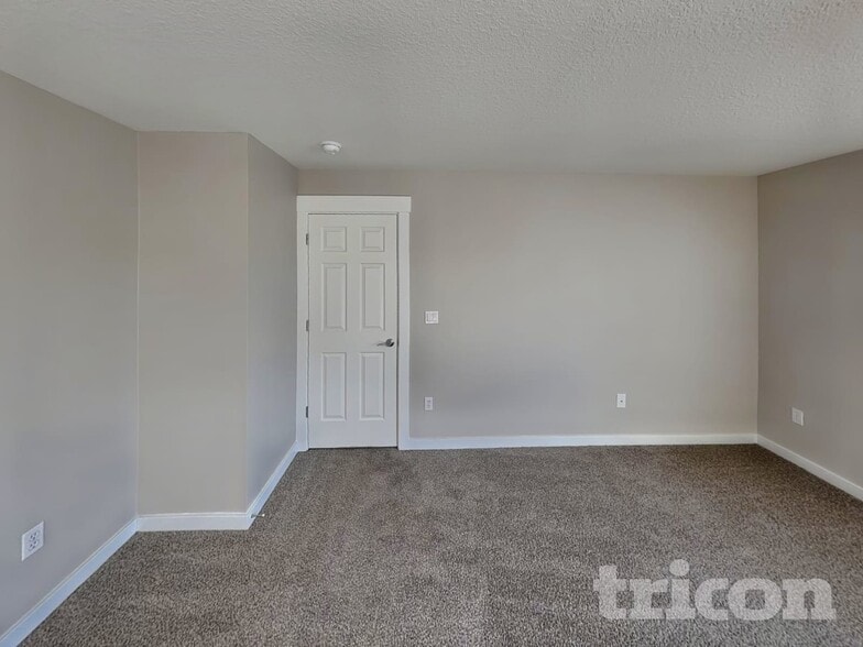 Building Photo - 2525 W 10th St