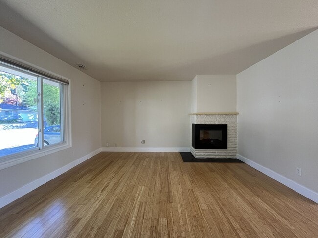 Building Photo - Light-Filled Home with Open Layout, Modern...