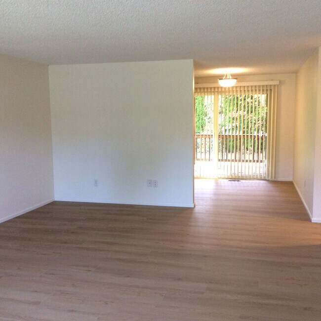 Building Photo - Kemper