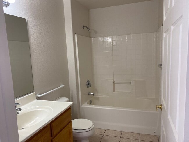 Building Photo - PALI3045