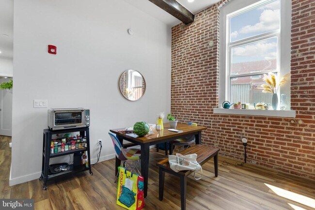 Building Photo - 2045 Trenton Ave