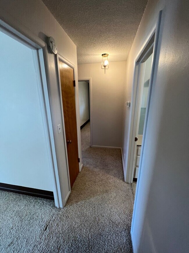 Building Photo - 429 E Pine St