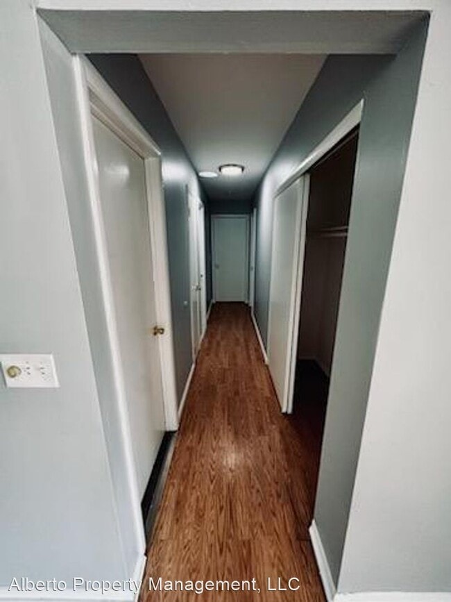 Building Photo - 2 br, 1.5 bath House - 2505 Lexington Ct.