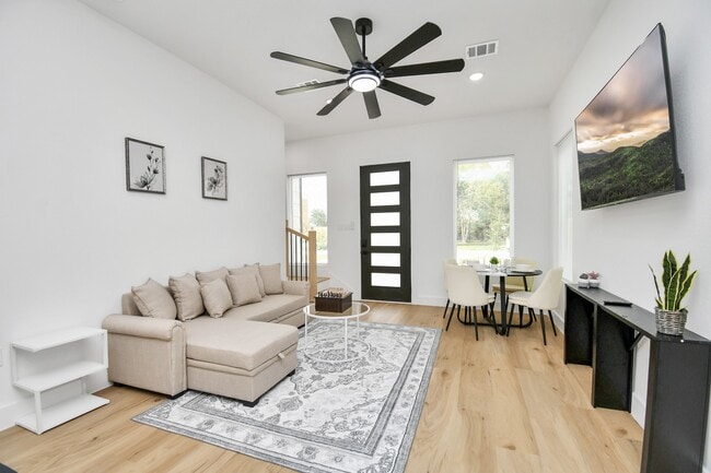 Building Photo - 7129 Sidney St