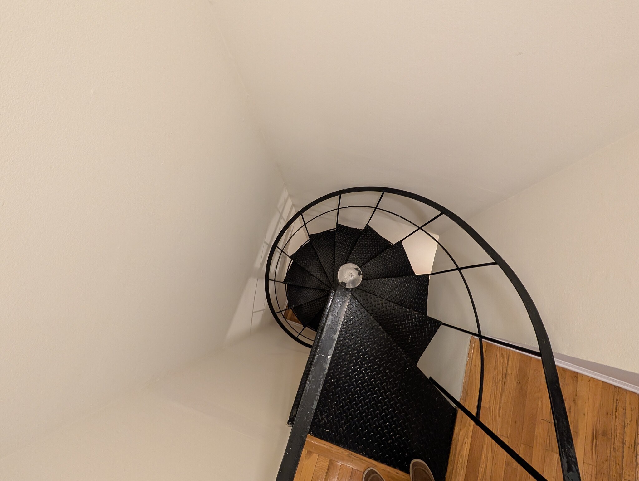 Building Photo - 813 W Cornelia Ave