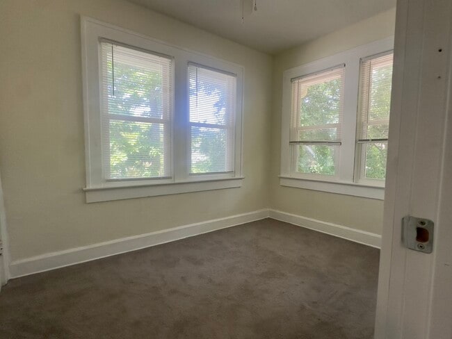 Building Photo - 3245 Boulevard Pl