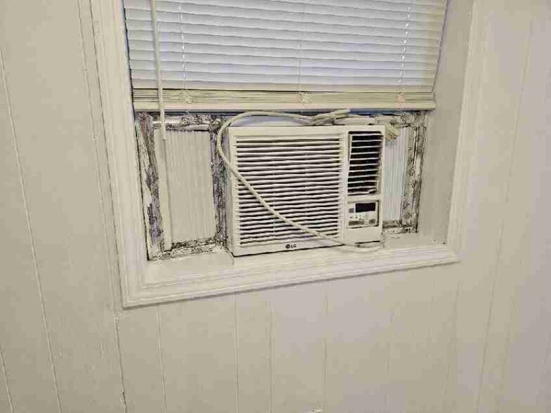 Building Photo - 240 Kraft Ave