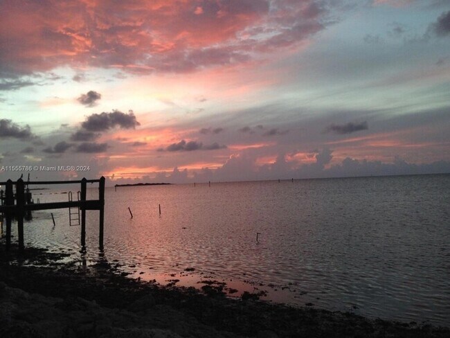 Building Photo - 142 Columbus Dr