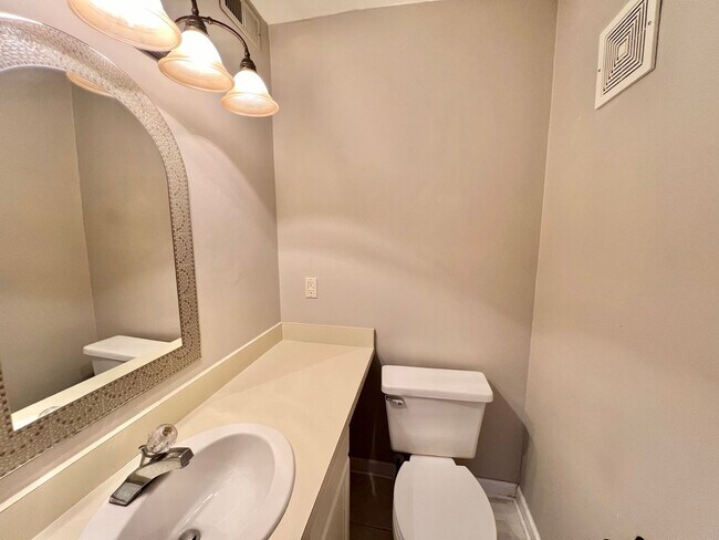 Building Photo - Charming Two-Story 2BD, 2.5BA Raleigh Cond...