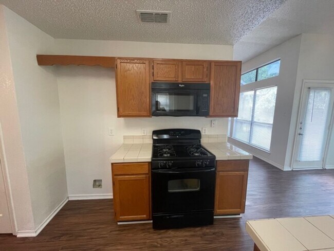 Building Photo - Nice 1 Story Home in Grand Prairie in Dall...