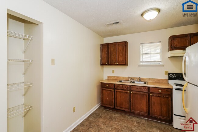 Building Photo - 824 Bybee Branch Rd