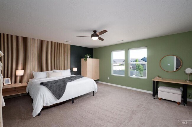 Building Photo - Spacious Modern Home w/Open Floor-Plan