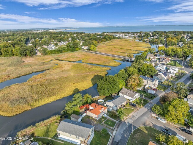 Building Photo - 177 Creek Rd