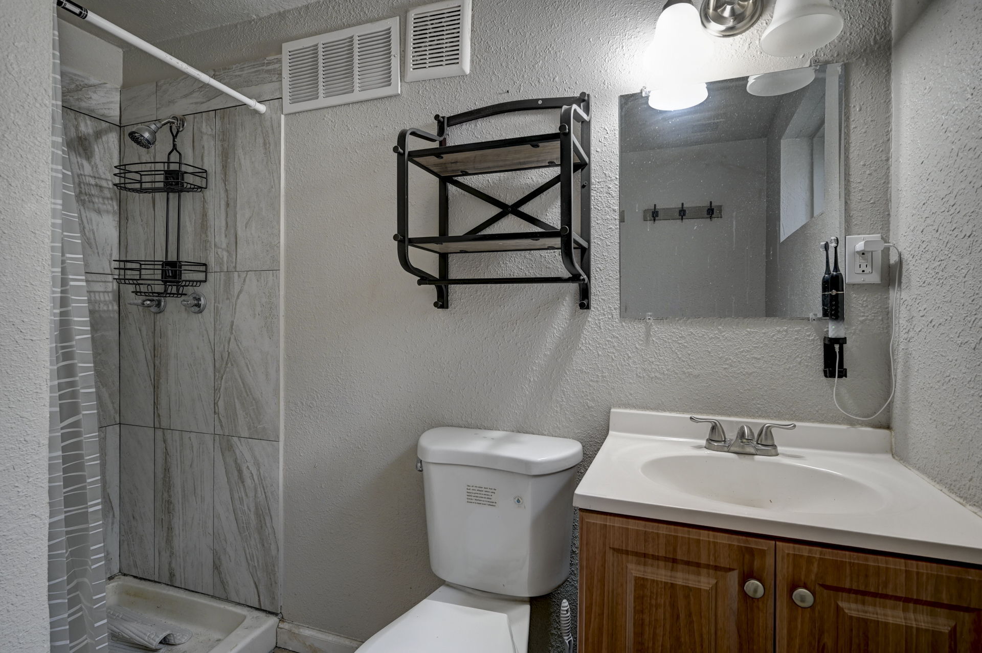 Building Photo - 1222 Hartford St