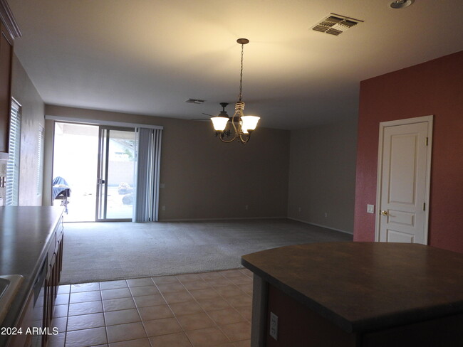 Building Photo - 884 E La Costa Pl