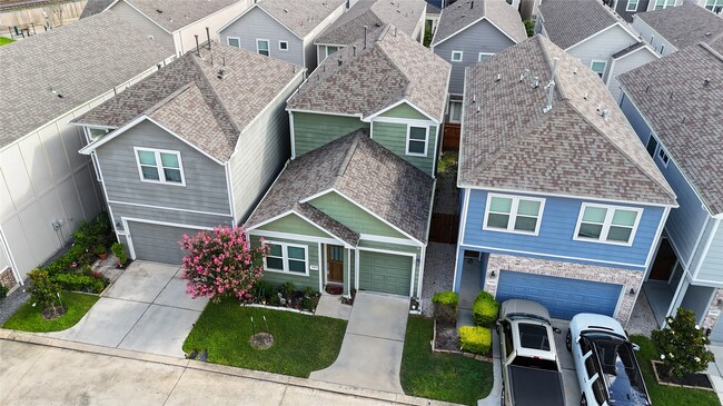 Building Photo - 5411 Camaguey St