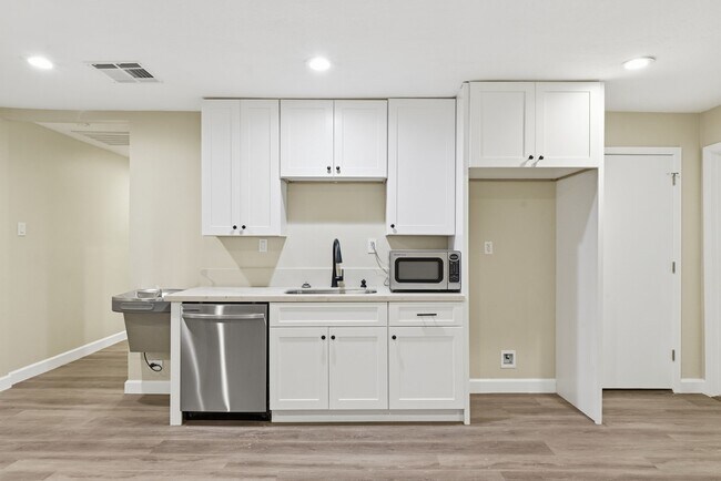 Building Photo - 3911 Fulton St