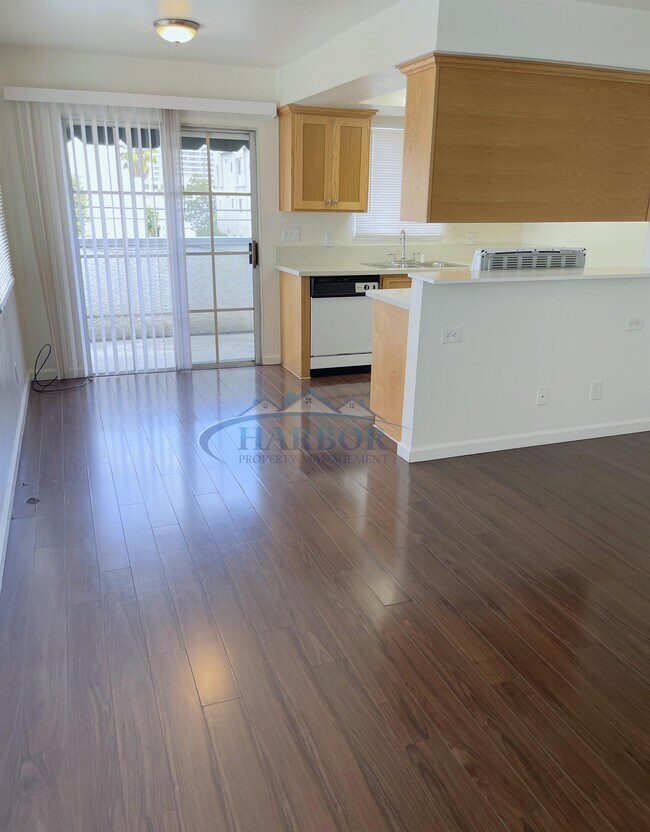 Building Photo - 1218 Long Beach Blvd