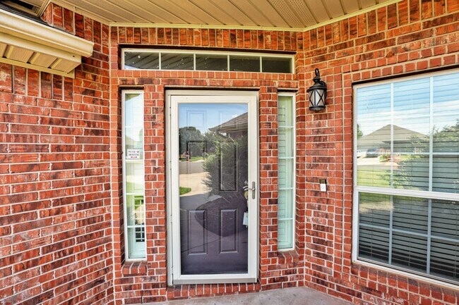 Building Photo - Spacious 4-Bedroom Home with Modern Upgrad...