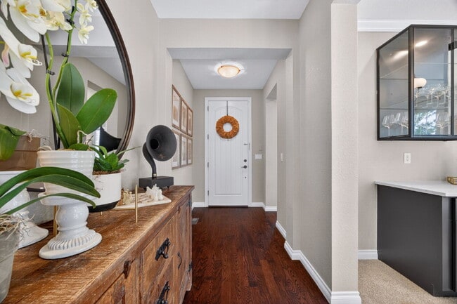 Building Photo - "Spacious 5-Bedroom Retreat on South Quantock Way - Perfectly Designed for Comfort and Style!"  A...
