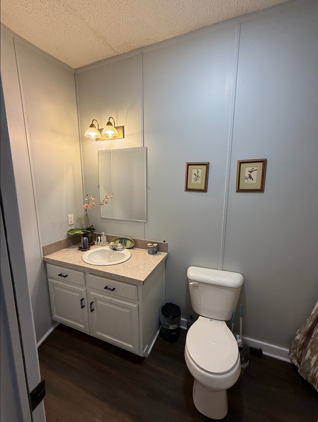 Building Photo - Updated Country Home – 3 Bed, 2 Bath – 2,5...