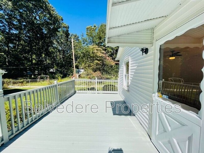 Building Photo - 2721 Stratford Dr