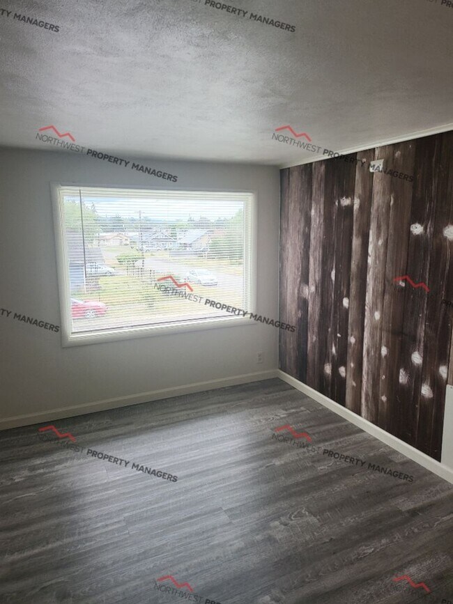 Building Photo - r139b