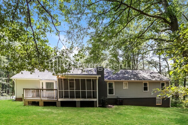 Building Photo - 3631 Pennington Dr SE