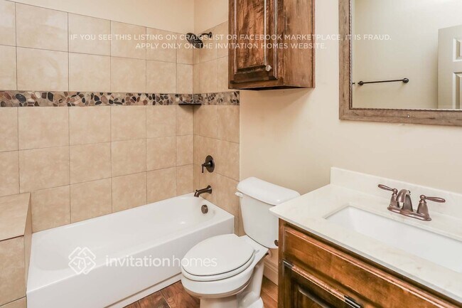 Building Photo - 405 E Aimee St