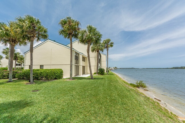 Building Photo - 1840 Tarpon Ln