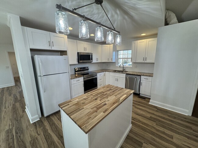 Building Photo - 3895 Azalean Dr