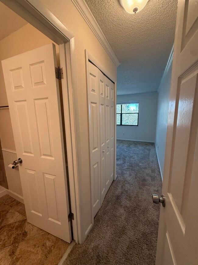 Building Photo - 650 W Pope Rd