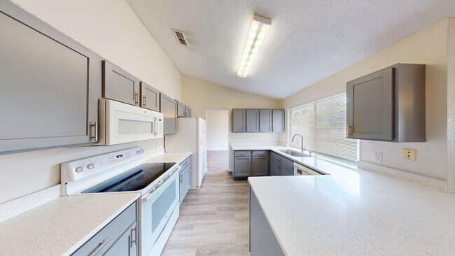 Building Photo - Beautiful 3 Bed/2 Bath Single Family Home ...
