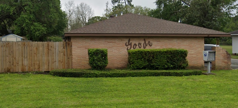 Primary Photo - 318 Holland St