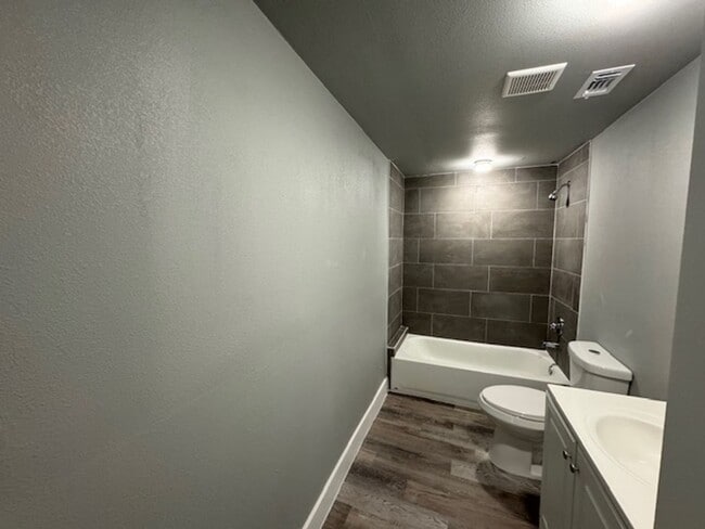 Building Photo - Move in June 10th 2025!! Beautiful  3 bedr...